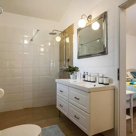 Awesome In With Private Swimming Pool, Be Inside Or Outside Holiday home *