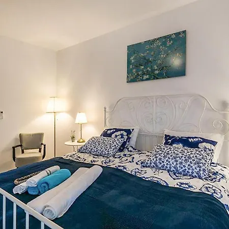 Awesome In With Private Swimming Pool, Be Inside Or Outside