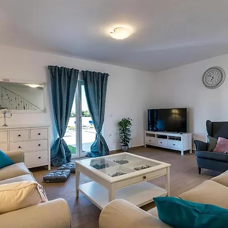 Holiday home Awesome In With Private Swimming Pool, Be Inside Or Outside