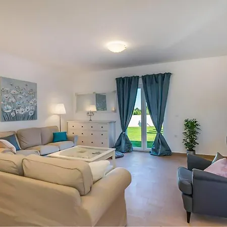 Holiday home Awesome In With Private Swimming Pool, Be Inside Or Outside